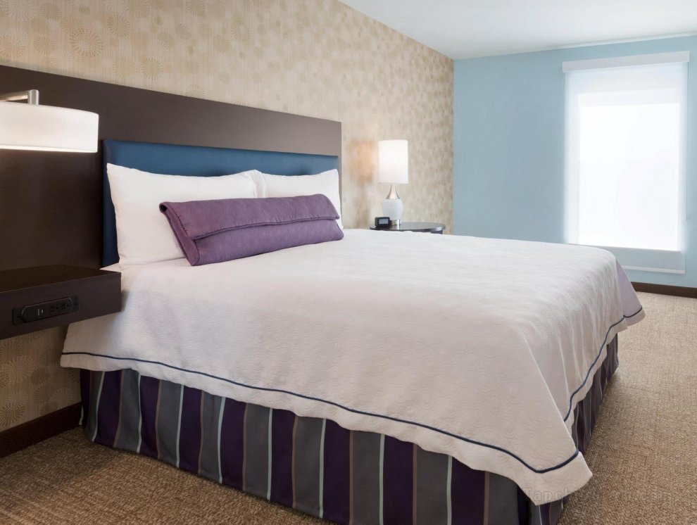Home2 Suites by Hilton Milwaukee Airport