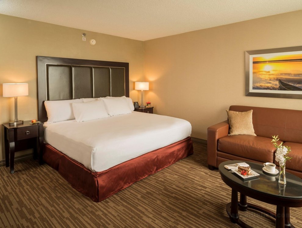 Khách sạn DoubleTree by Hilton Raleigh-Durham Airport at Research Triangle Park
