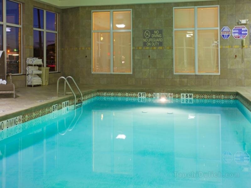 Khách sạn Holiday Inn Express & Suites Amarillo