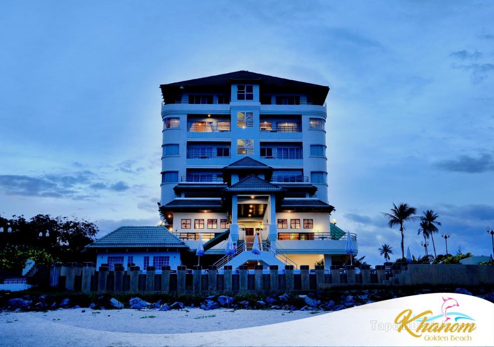 Khách sạn Khanom Golden Beach (SHA Extra Plus)
