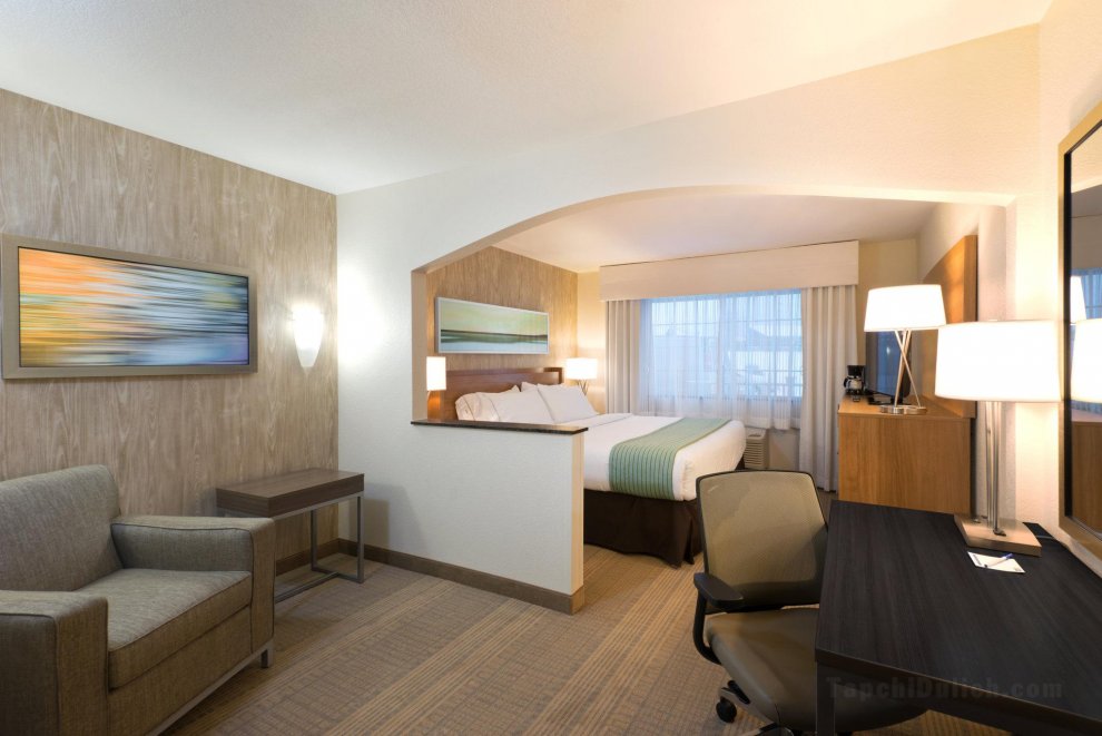 Holiday Inn Express & Suites Fraser