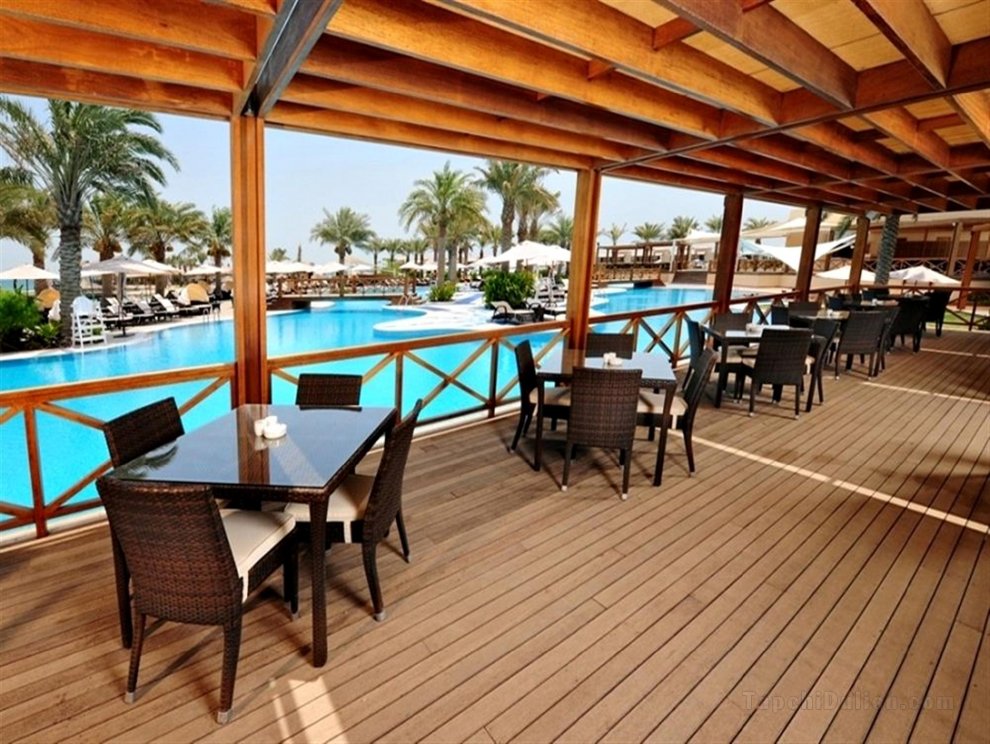 Khách sạn Al Bander & Resort