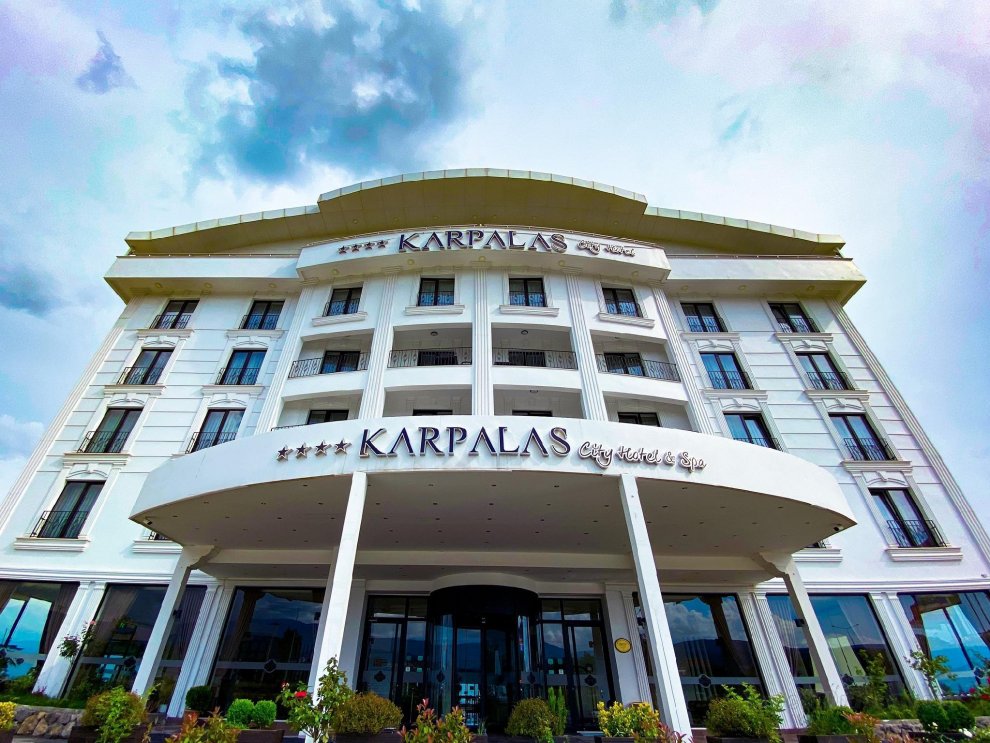 Khách sạn Karpalas City & Spa
