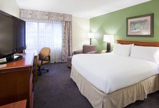 Khách sạn Holiday Inn And Suites St. Cloud