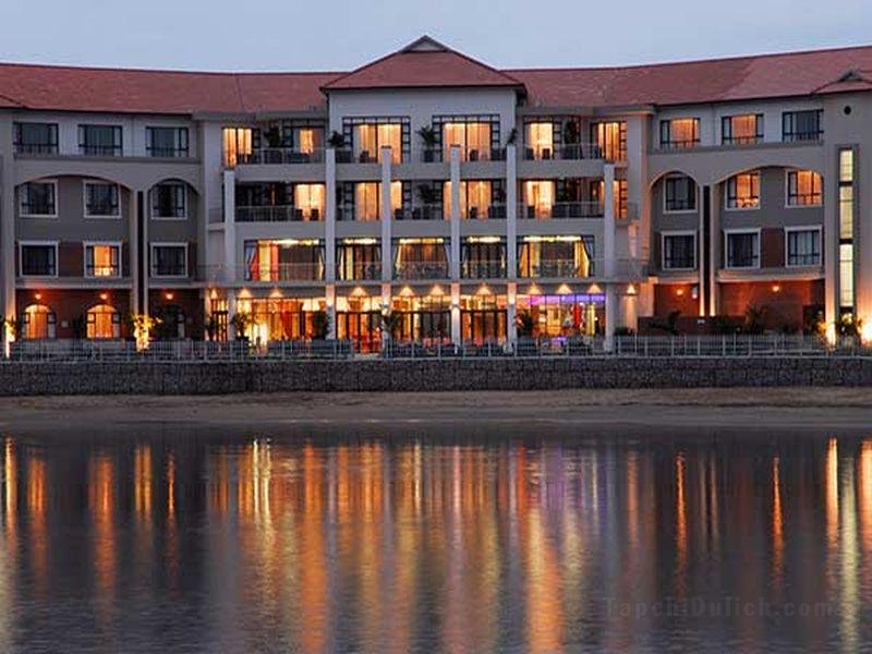Khách sạn BON Richards Bay Waterfront