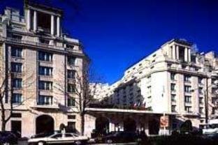 Khách sạn Four Seasons George V Paris