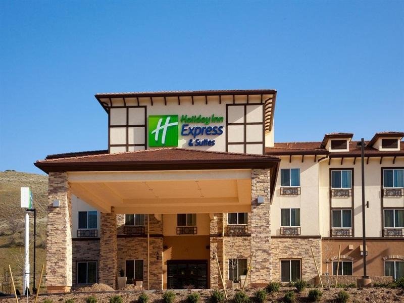Khách sạn Holiday Inn Express Frazier Park