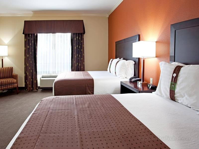 Khách sạn Holiday Inn & Suites Lake Charles South