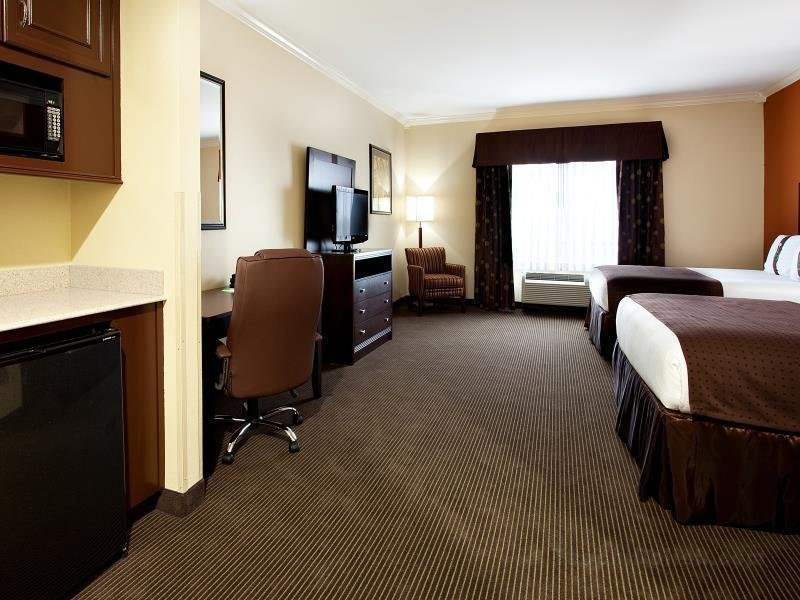 Khách sạn Holiday Inn & Suites Lake Charles South