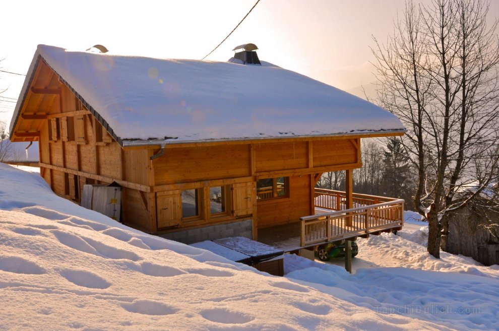Awarded 'Excellent Luxury Chalet'- Flybe Magazine