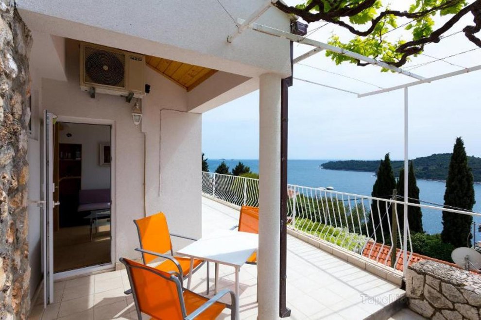 Charming studio apartment with beautiful sea view