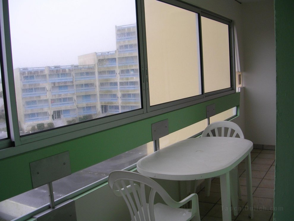 A Functional Apartment- 200 Metres From The Beach!