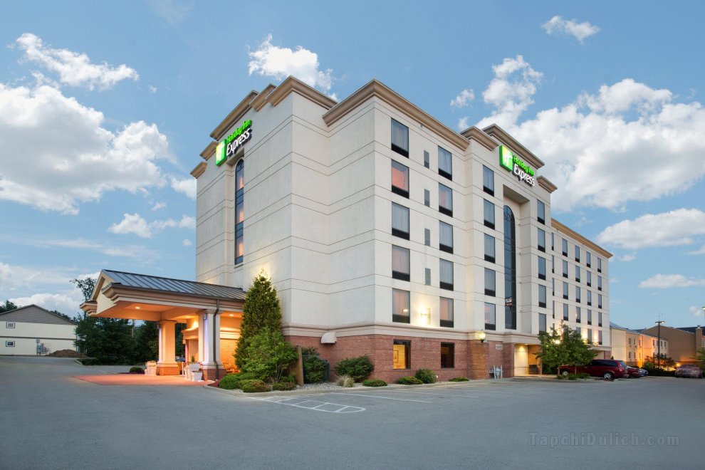 Khách sạn Holiday Inn Express & Suites Bloomington