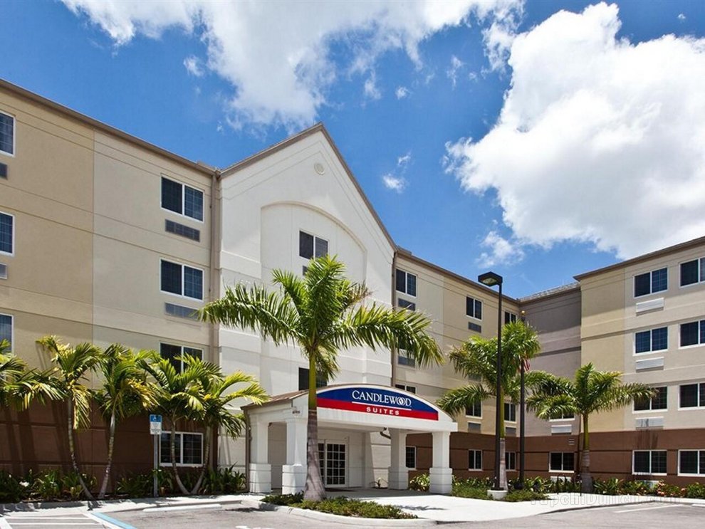 Candlewood Suites Fort Myers/Sanibel Gateway