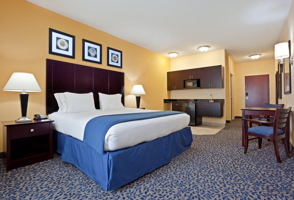 Khách sạn Holiday Inn Express and Suites Akron South-Airport Area