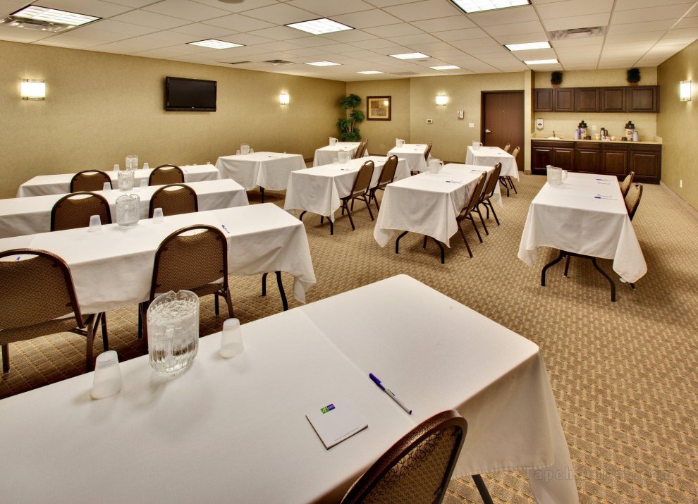 Khách sạn Holiday Inn Express & Suites Council Bluffs - Convention Center Area