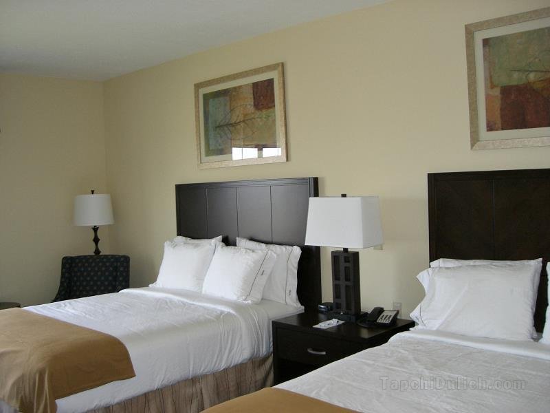 Khách sạn Holiday Inn Express & Suites Grand Island