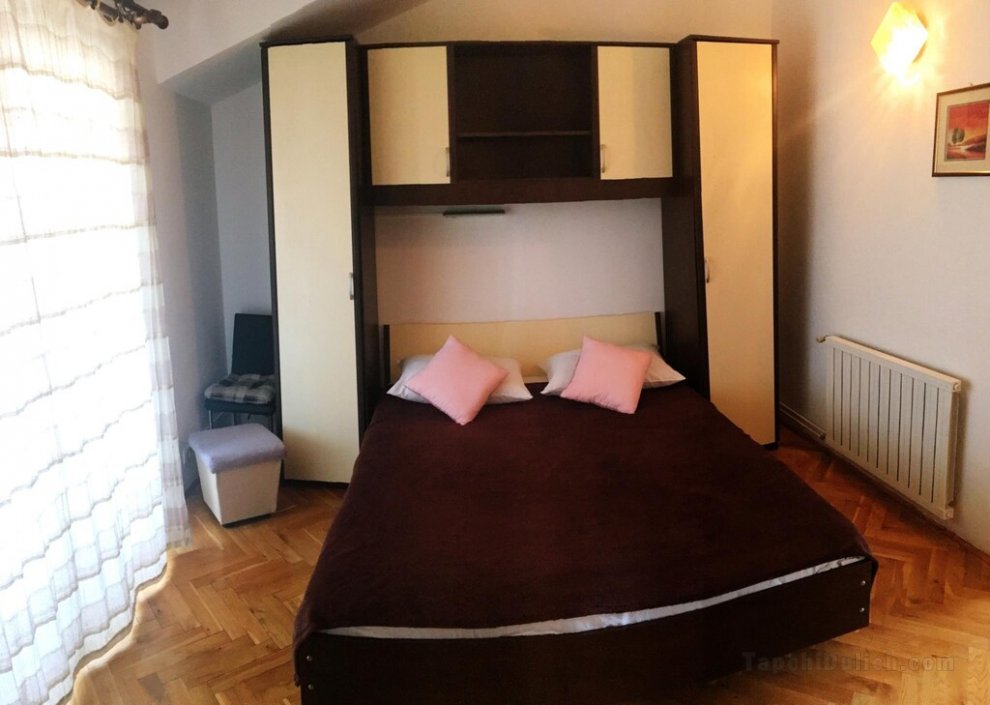 Warm room for two people in Vodice