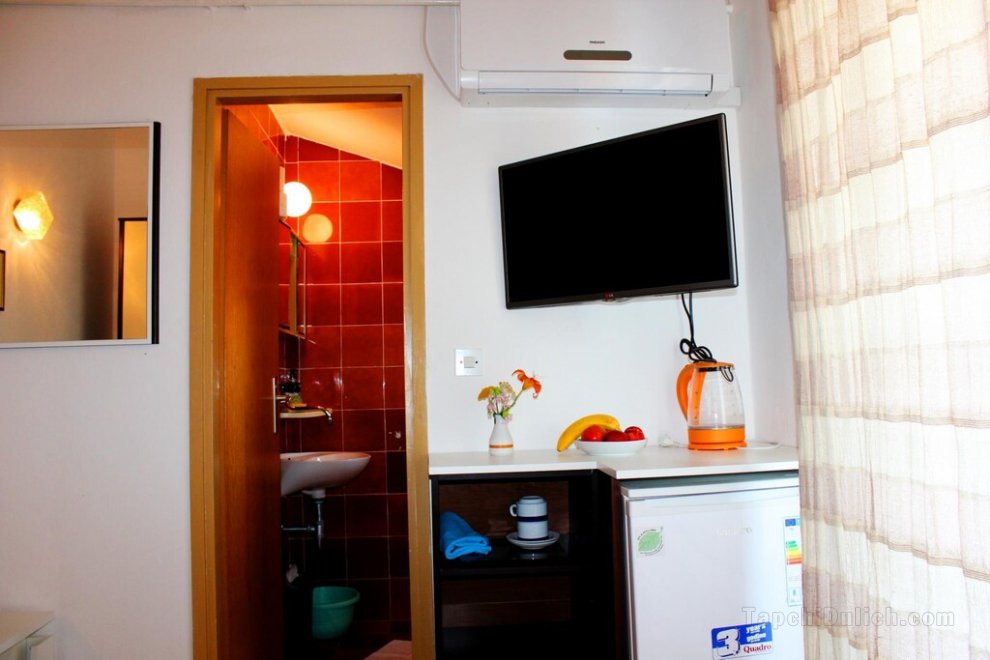 Warm room for two people in Vodice