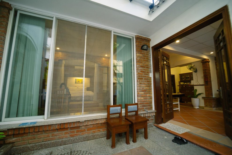 Luong's Homestay Double Room with Courtyard view
