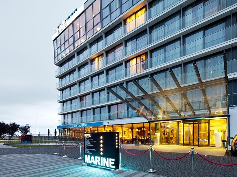 Khách sạn Marine