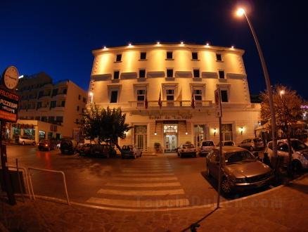 Hotel De La Ville