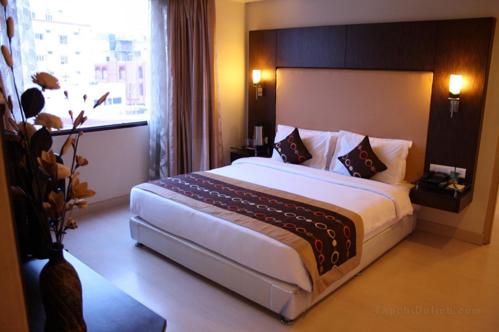 Khách sạn Quality Inn Residency