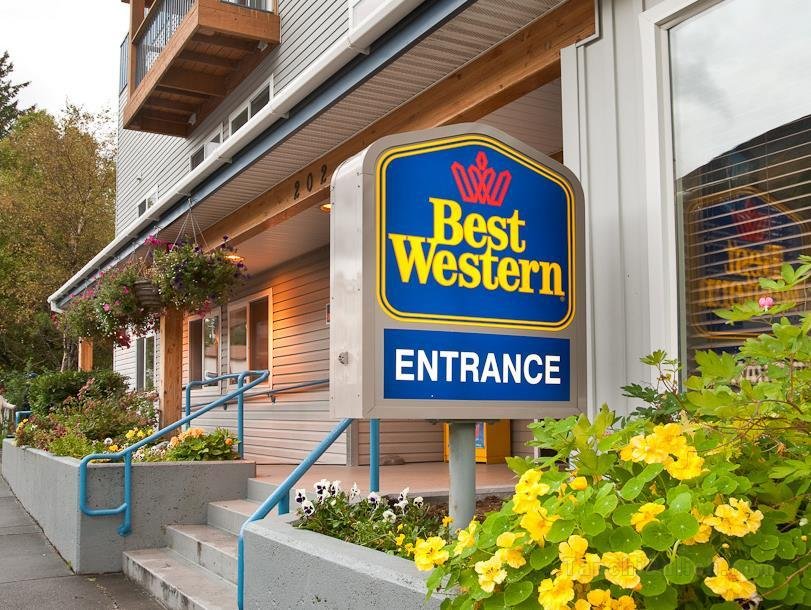 Best Western Plus Edgewater Hotel