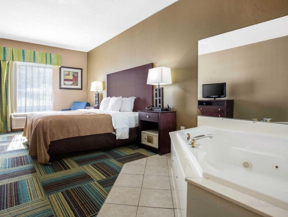 Quality Inn and Suites Arnold - St Louis