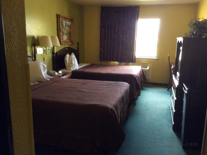 Country Hearth Inn & Suites Bowling Green