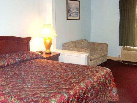 Deluxe Inn & Suites - Moss Point