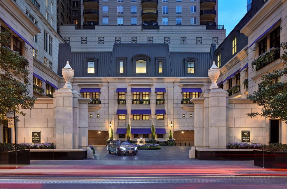 Khách sạn Waldorf Astoria Chicago