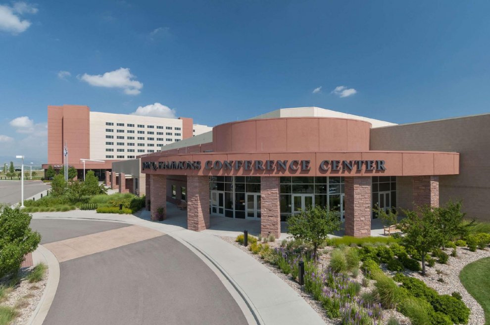 Khách sạn Embassy Suites Loveland Spa Conference Center