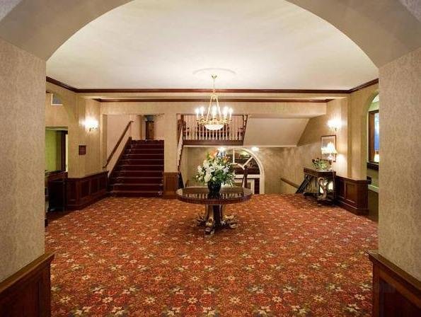 Khách sạn Portland Regency & Spa