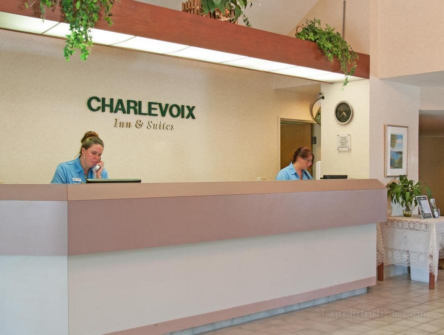 Charlevoix Inn & Suites