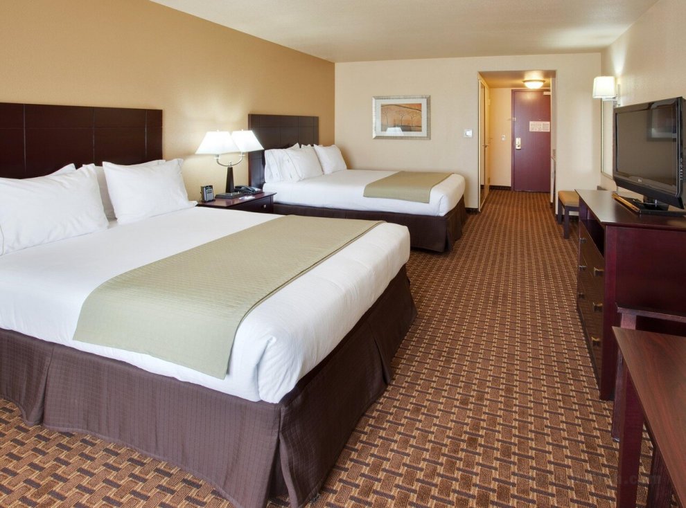 Khách sạn Holiday Inn Express & Suites Dinuba West