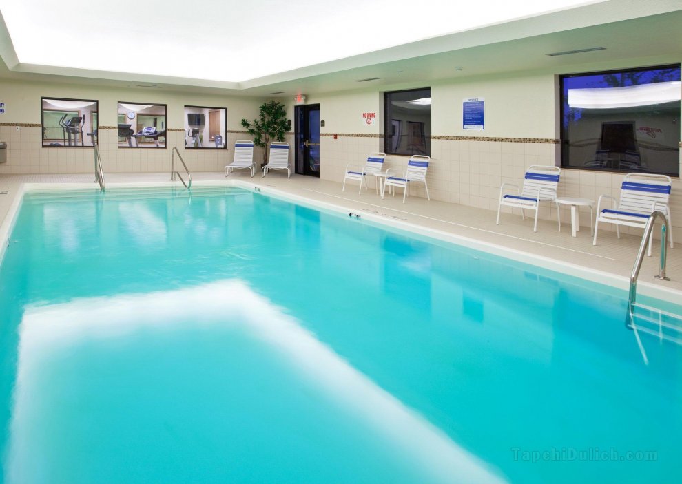 Khách sạn Holiday Inn Express & Suites Chesterfield - Selfridge Area