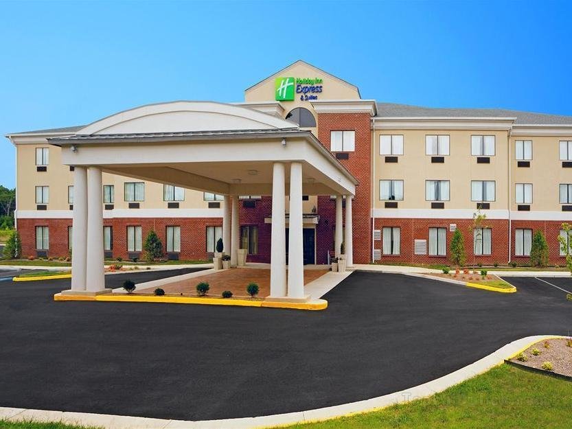 Khách sạn Holiday Inn Express & Suites Thornburg-S. Fredericksburg