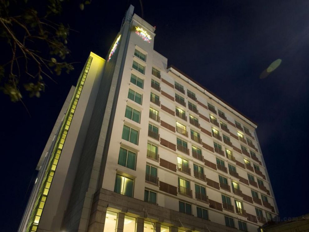 Khách sạn Grand Surya Kediri