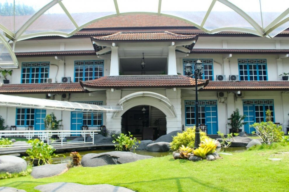 Khách sạn Merdeka Kediri
