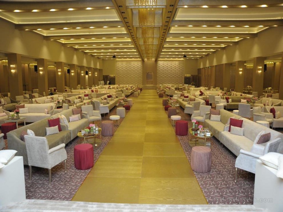 Khách sạn Carlton Al Moaibed