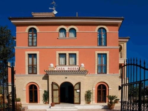 Khách sạn Ristorante Casa Rossa