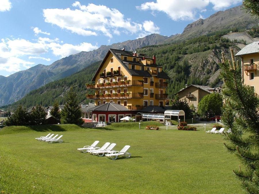 Khách sạn Sant'Orso - Mountain Lodge & Spa