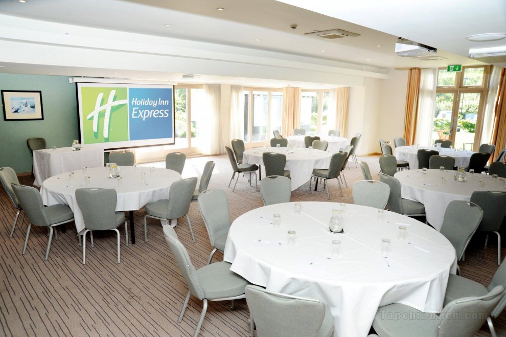 Holiday Inn Express Cambridge-Duxford M11 JCT.10
