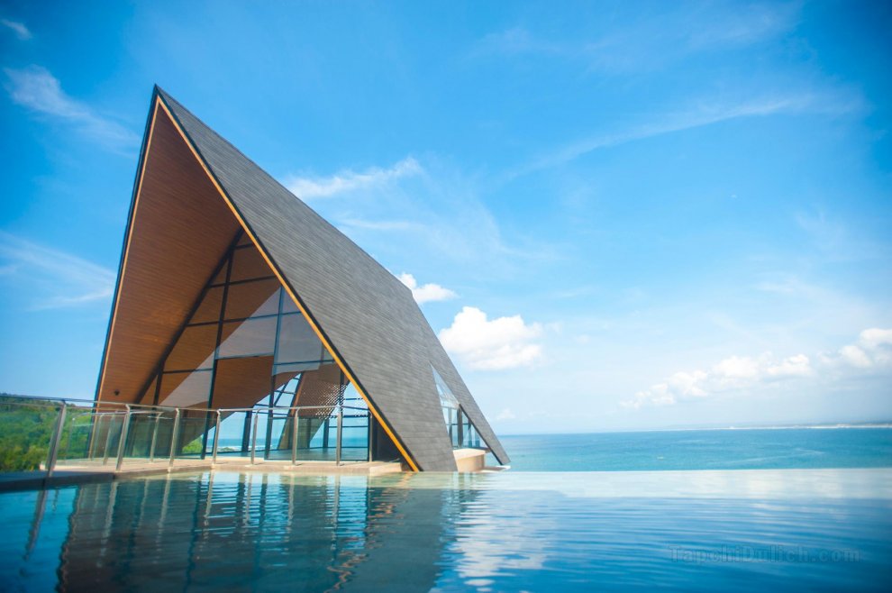 Khách sạn Laut Biru Resort