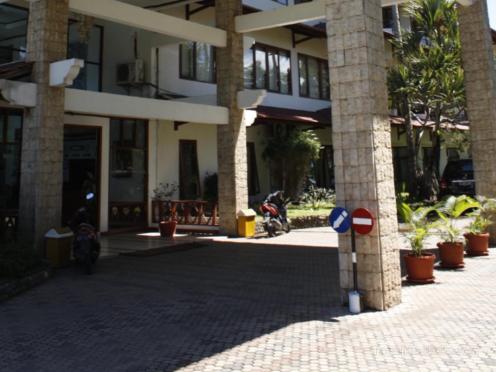 Khách sạn Surya Pesona Beach