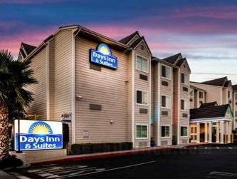 Days Inn & Suites by Wyndham Antioch