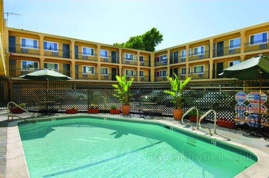 Khách sạn 3 Palms Napa Valley & Resort
