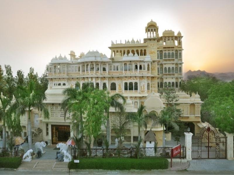 Khách sạn Chunda Palace