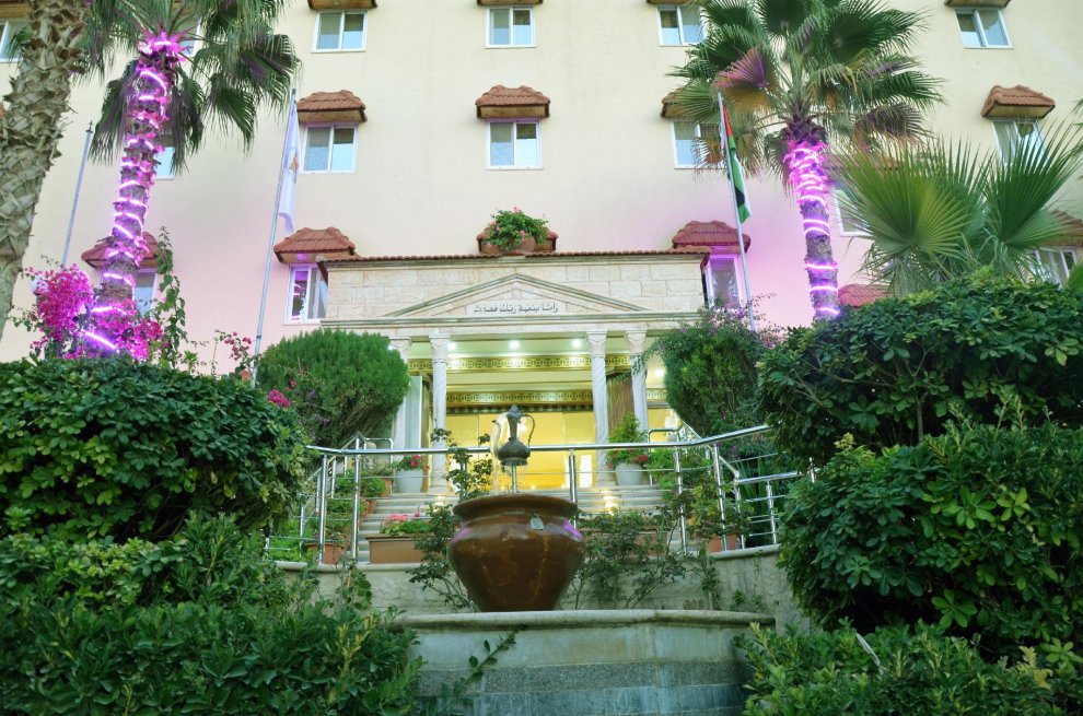 Khách sạn Amra Palace International